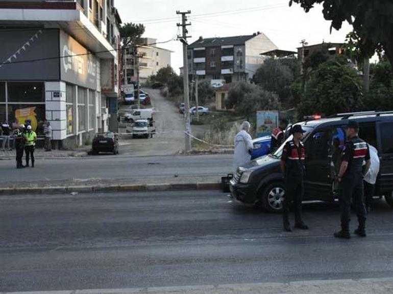 İzmirdeki katliam görüntüleri ortaya çıktı Otomobildeki aileyi taradılar
