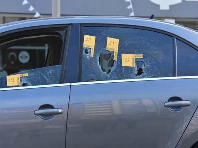 İzmirdeki katliam görüntüleri ortaya çıktı Otomobildeki aileyi taradılar