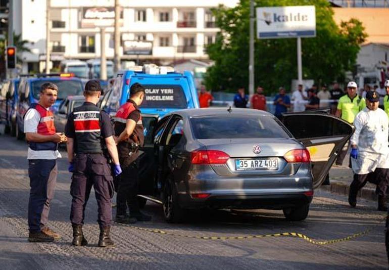 İzmirdeki katliam görüntüleri ortaya çıktı Otomobildeki aileyi taradılar