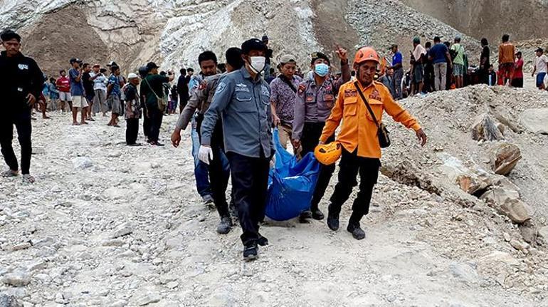 Endonezya’da taş ocağında göçük: 10 ölü
