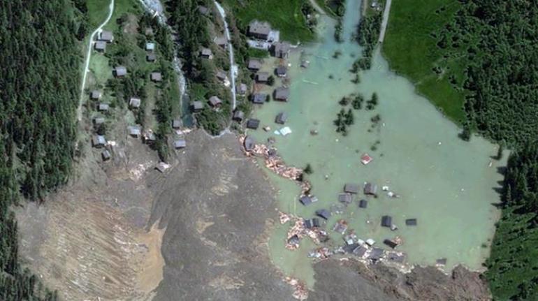 Korkutucu uydu görüntüleri ortaya çıktı Bir köy böyle yok oldu