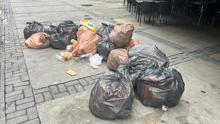 İzmirde grevin 3. günü: Sokaklar çöplerle doldu taştı