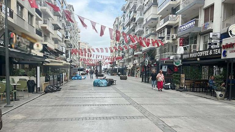 İzmirde grevin 3. günü: Sokaklar çöplerle doldu taştı