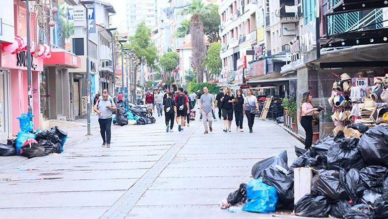 İzmirde grevin 3. günü: Sokaklar çöplerle doldu taştı
