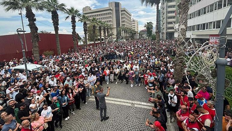 İzmirde grevin 3. günü: Sokaklar çöplerle doldu taştı
