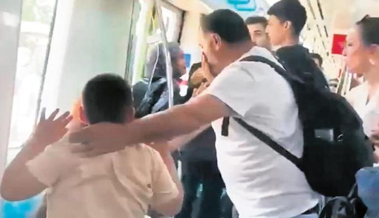 Babaya yumruk infial yarattı Marmaray’da yaşanan şiddete tepkiler toplumda çığ gibi büyüdü