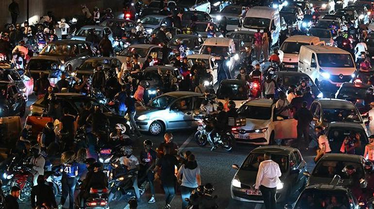 Paris Saint-Germain şampiyonluğu sonrası Fransa karıştı: 2 ölü, yüzlerce gözaltı