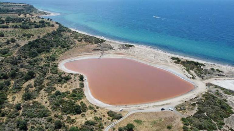 Fotoğraf tutkunlarının beklediği an geldi: Kalpli Göl pembe renge büründü