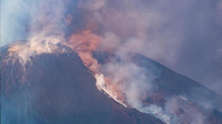 Son Dakika Etna Yanardağı patladı: Turistler panik halinde kaçmaya başladı