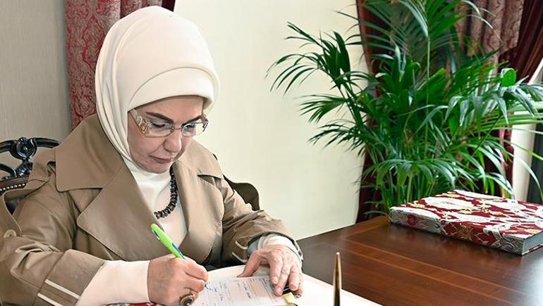 Emine Erdoğan, Türk Kızılaya kurban bağışında bulundu