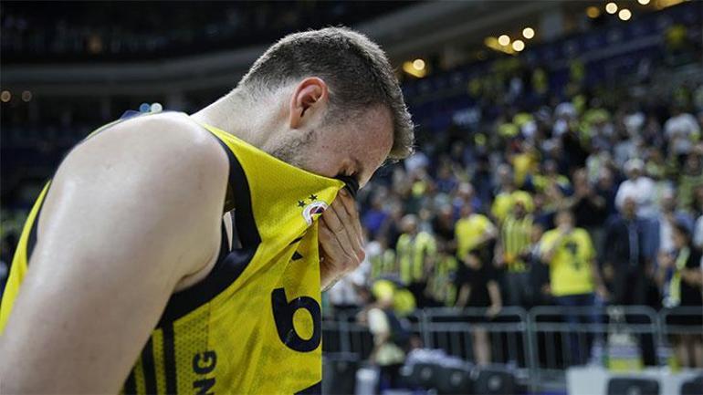 Fenerbahçede Guduric gözyaşlarını tutamadı Yollar ayrılıyor