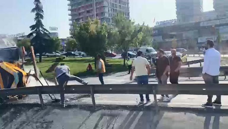 Son dakika: Küçükçekmece D-100 yan yolda beton mikseri devrildi