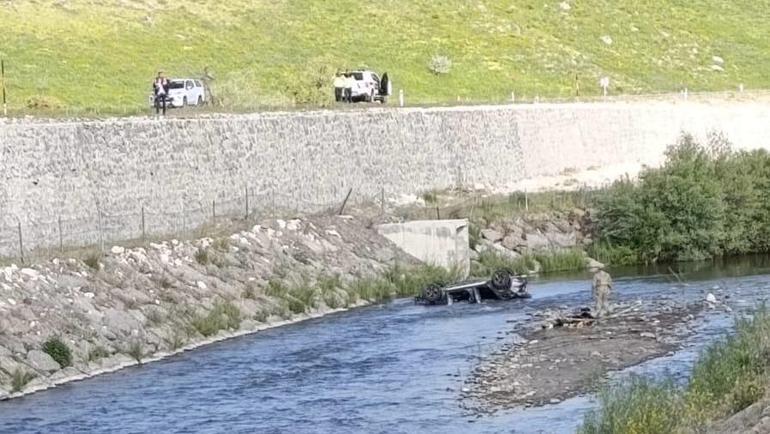 Bayram tatili için yola çıkmışlardı Dereye uçan araçtaki anne baba ve çocukları öldü