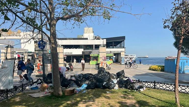 İzmirde grev 6. gününde: Konakta çöp yığınları oluştu