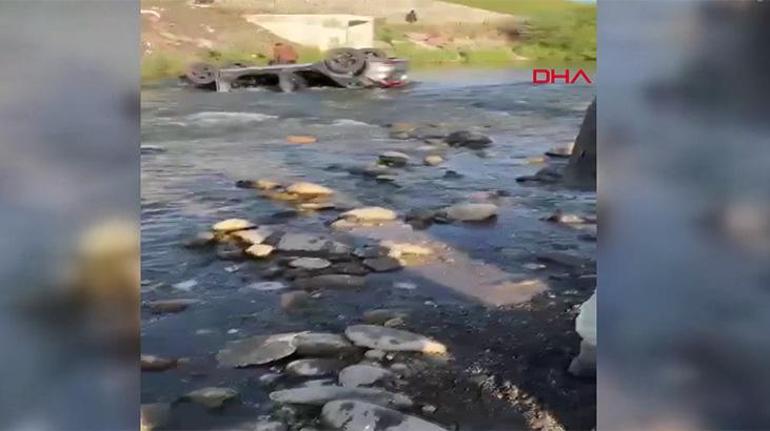 Bayram tatili için yola çıkmışlardı Dereye uçan araçtaki anne baba ve çocukları öldü
