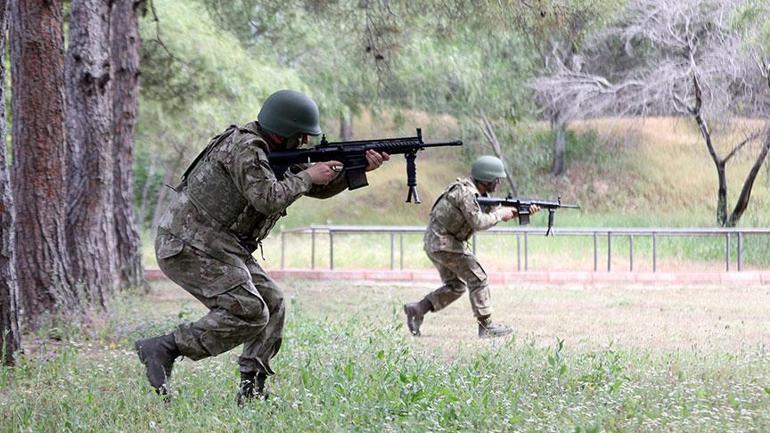 Baba ve oğulları aynı koğuşta 28 günlük görev tamamlandı