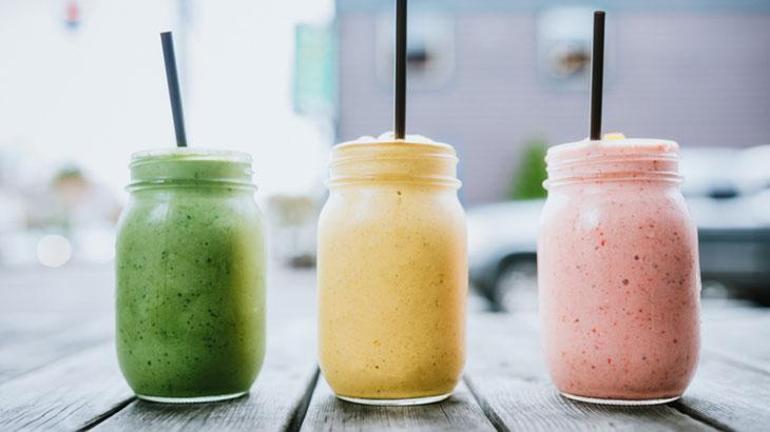 Yaz aylarında serinleten smoothie önerileri Hem sağlıklı hem de lezzetli tarifler