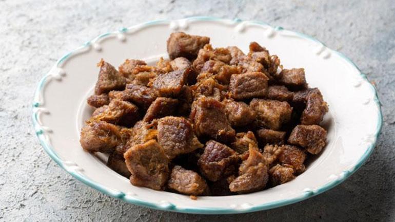Kurban eti lokum gibi yumuşuyor Kavurma yaparken tencereye ekleyin