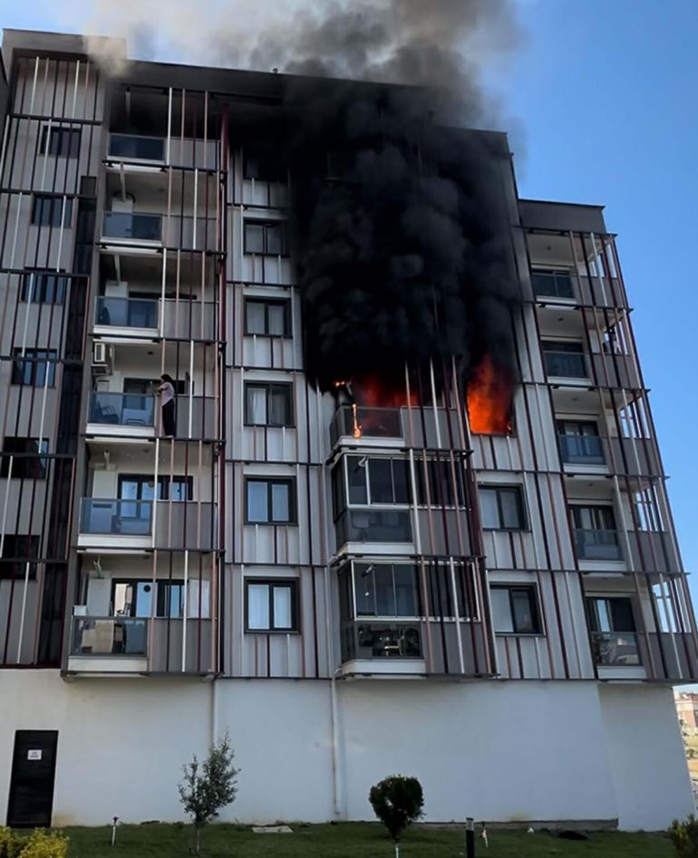 Çanakkale’de site yangını: 10 kişi hastaneye kaldırıldı