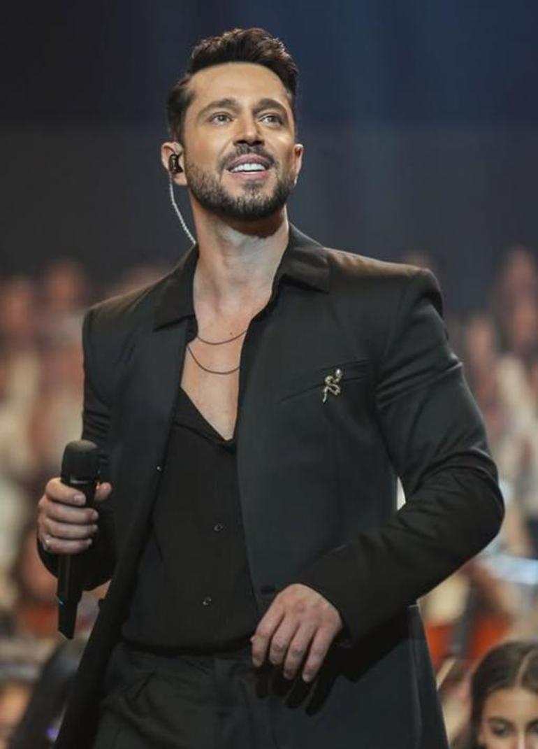 Murat Boz paylaştı, saçlarındaki değişiklik dikkat çekti: Kariyerimin en anlamlı konserlerinden biri
