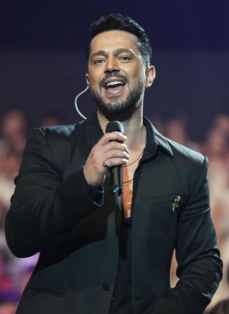 Murat Boz paylaştı, saçlarındaki değişiklik dikkat çekti: Kariyerimin en anlamlı konserlerinden biri