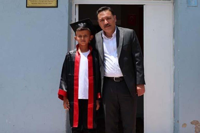 Okulun tek mezunu Bulut oldu Kep atma töreninde sürpriz isim