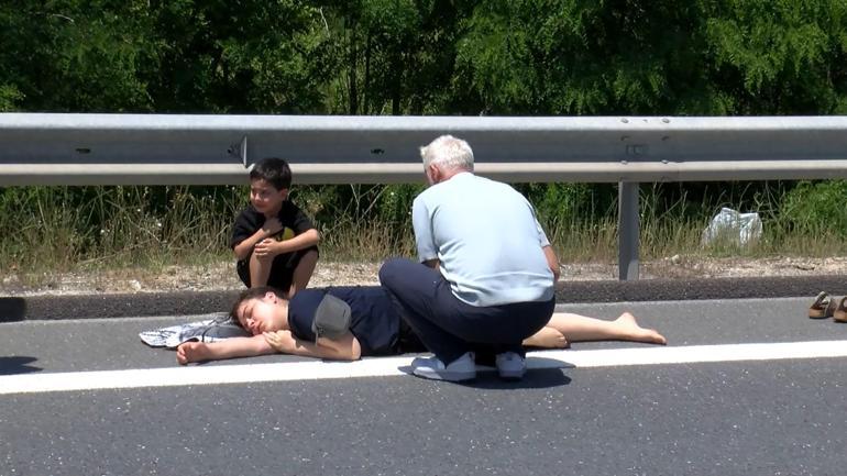 Acı fotoğraf Ambulans gelene kadar annesinin başucundan ayrılmadı