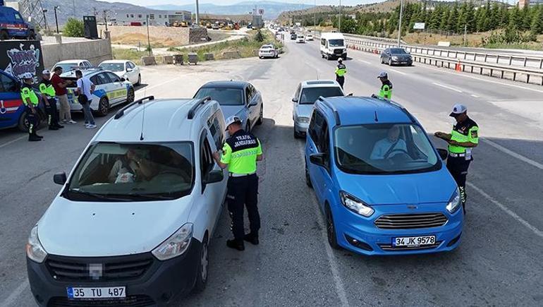 Kurban Bayramı trafiği başladı Her 10 kilometrede bir trafik ekibi var