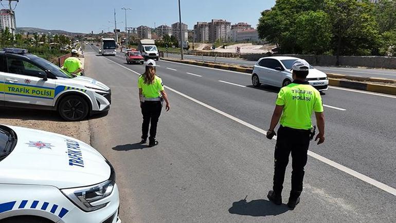 Kurban Bayramı trafiği başladı Her 10 kilometrede bir trafik ekibi var