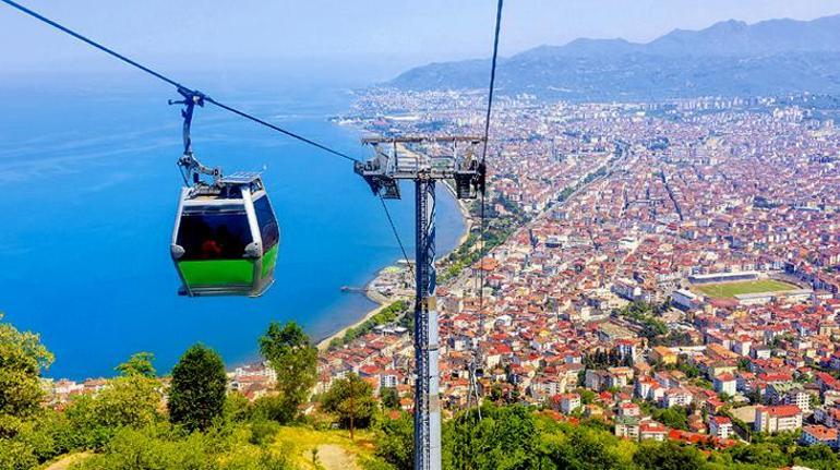 Bir yanı yayla bir yanı deniz