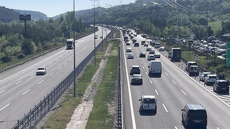 Kavimler göçü gibi 2 kilometrelik yol 30 dakikada aşılıyor