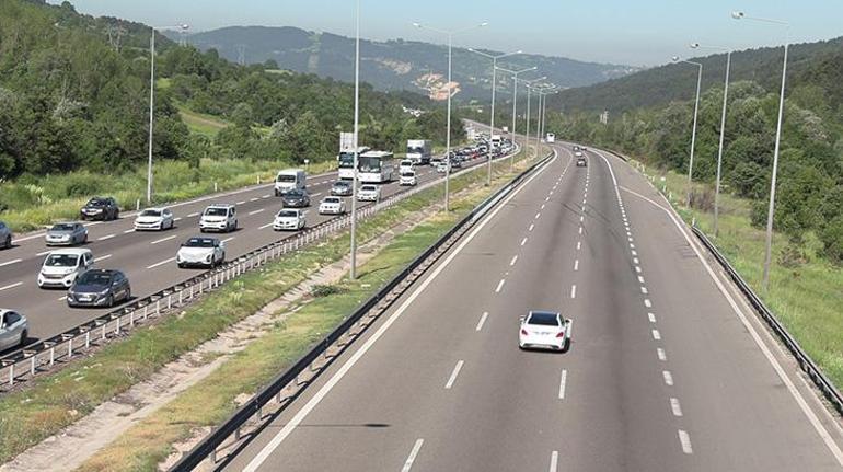 Kavimler göçü gibi 2 kilometrelik yol 30 dakikada aşılıyor