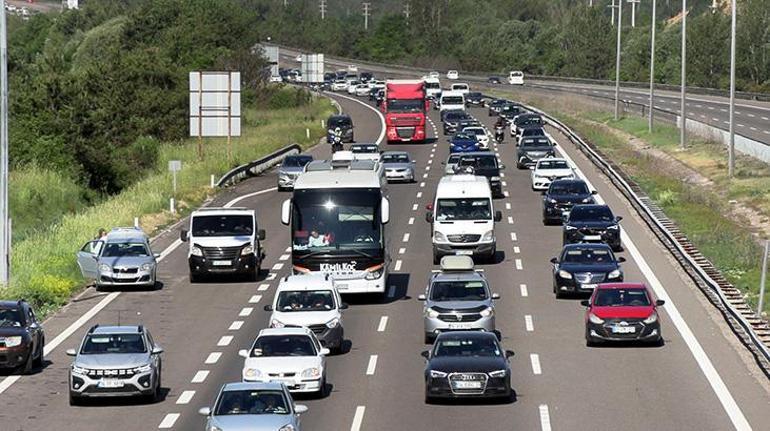 Kavimler göçü gibi 2 kilometrelik yol 30 dakikada aşılıyor