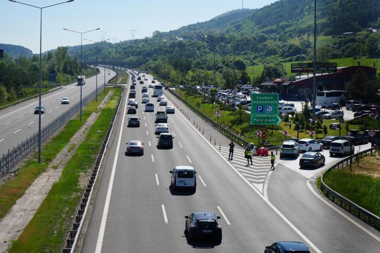 Kavimler göçü gibi 2 kilometrelik yol 30 dakikada aşılıyor