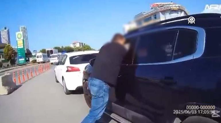 İstanbulda akılalmaz trafik kavgası: Hamile eşinin yanında araçtan indirip darp etti