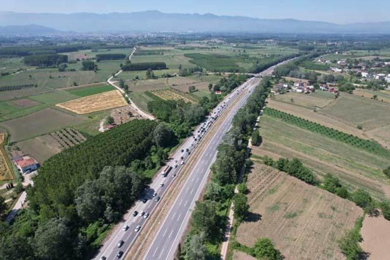 Kavimler göçü gibi 2 kilometrelik yol 30 dakikada aşılıyor