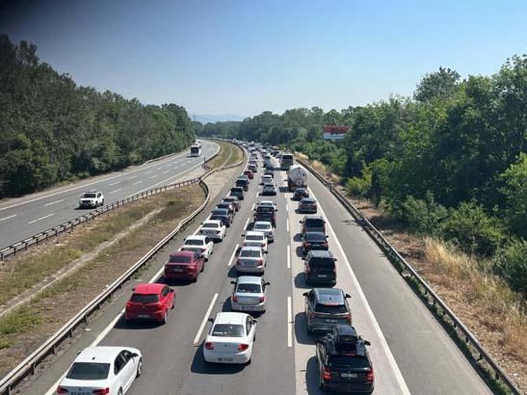 Kavimler göçü gibi 2 kilometrelik yol 30 dakikada aşılıyor