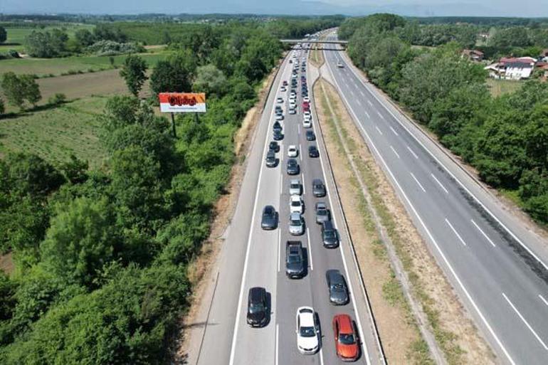 Kavimler göçü gibi 2 kilometrelik yol 30 dakikada aşılıyor
