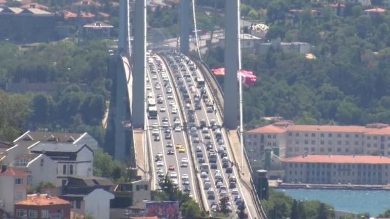 Kavimler göçü gibi 2 kilometrelik yol 30 dakikada aşılıyor