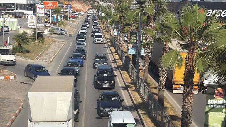 Kavimler göçü gibi 2 kilometrelik yol 30 dakikada aşılıyor