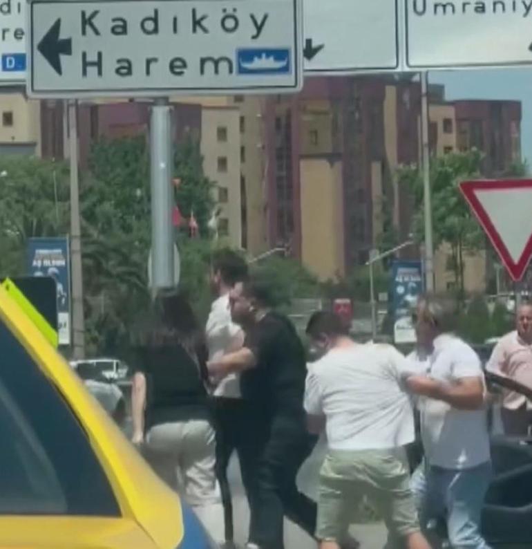 Ataşehir’de yumruklu trafik kavgası kamerada