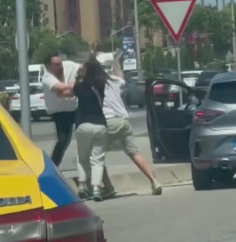 Ataşehir’de yumruklu trafik kavgası kamerada