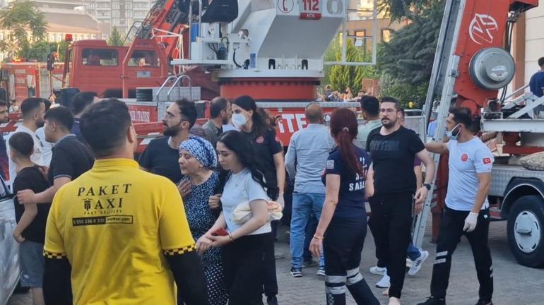 Diyarbakırda 13 katlı binada yangın 3ü çocuk 4 kişi hayatını kaybetti
