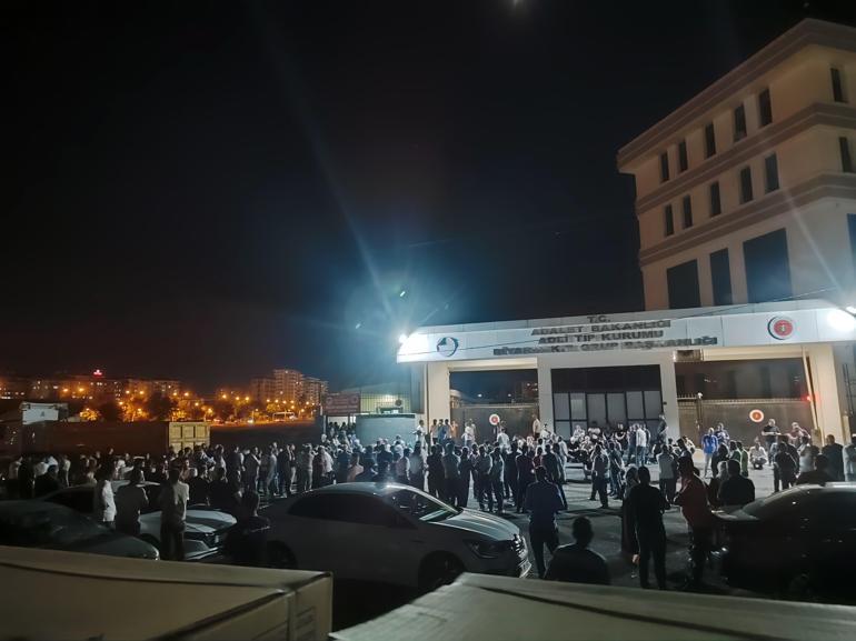 Diyarbakırda 13 katlı binada yangın 3ü çocuk 4 kişi hayatını kaybetti