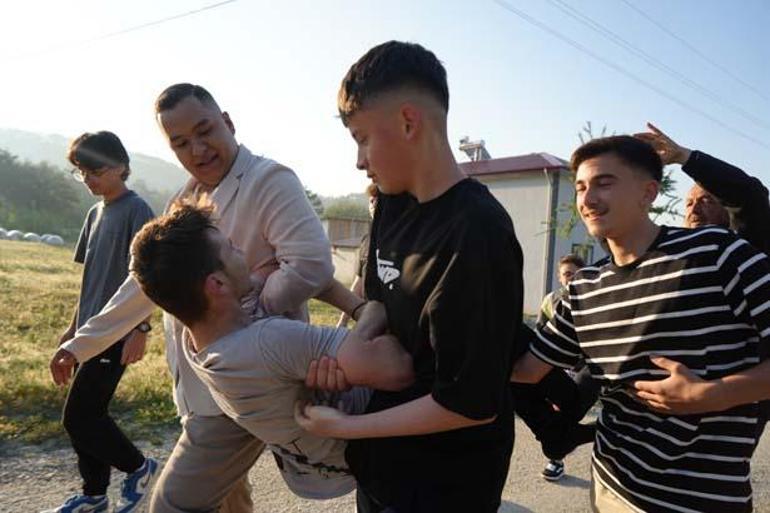 Köyde ilginç gelenek Bayram namazına gelmeyene oluk cezası