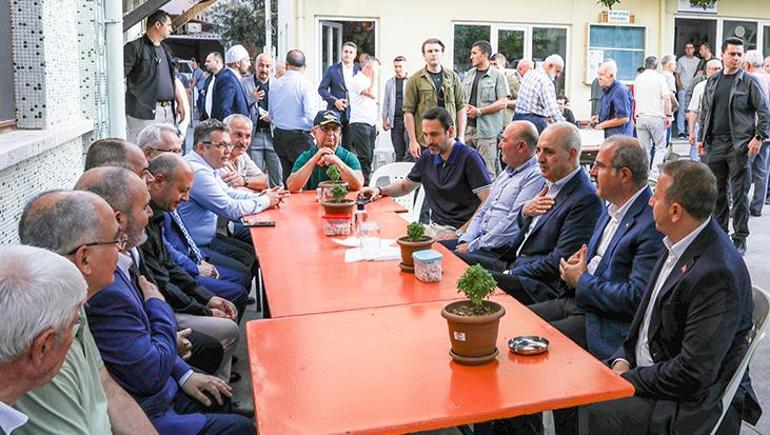 Numan Kurtulmuş, bayram namazını Çanakkalede kıldı