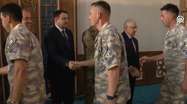 Milli Savunma Bakanı Güler, Mehmetçikle bayramlaştı