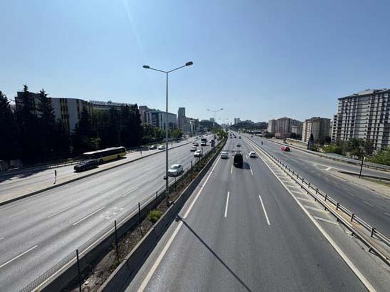 Bayramın ilk günü İstanbulda yollar boş kaldı