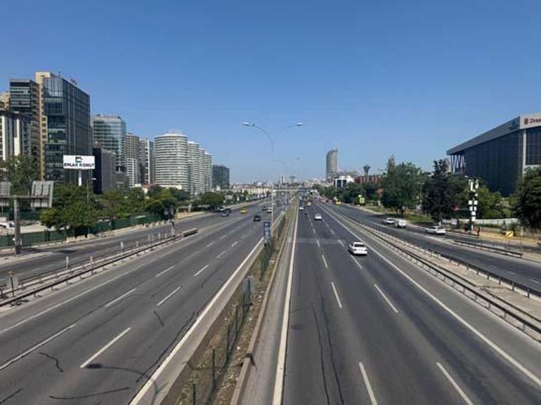 Bayramın ilk günü İstanbulda yollar boş kaldı