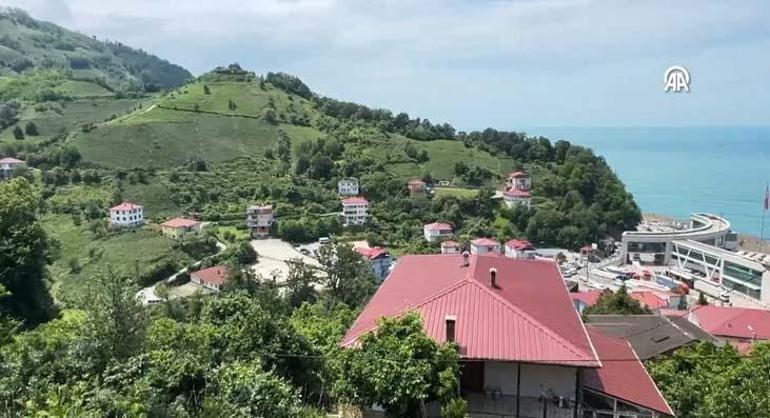 Bu köyde aynı aileler iki farklı ülkede yaşamak zorunda: Halamın evi buradan gözüküyor